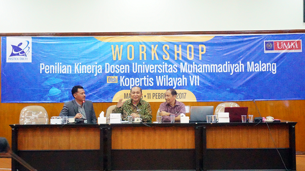 Prof. Dr. Suprato, DEA (tengah) saat didaulat memberikan sambutan dalam penutupan workshop penilaian